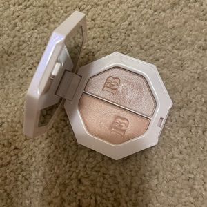 fenty beauty highlighter